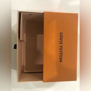 Lois vuitton Box of empty drawer glasses with handkerchief book and envelope 7/3